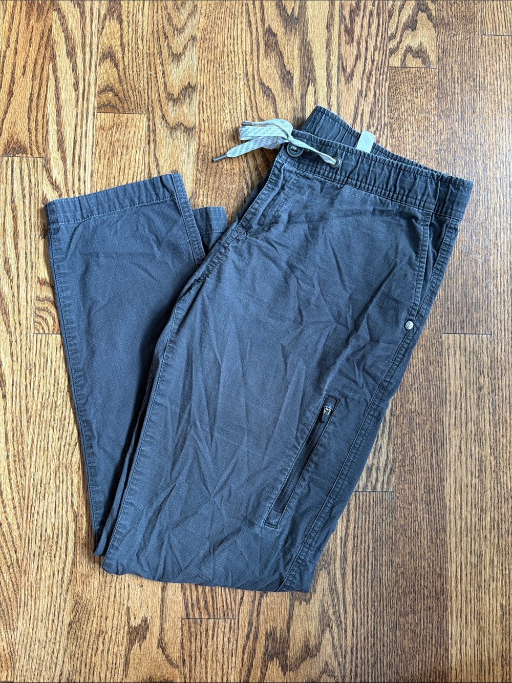 WOMEN'S VUORI RIPSTOP PANT, size M, color charcoal grey. Like new condition